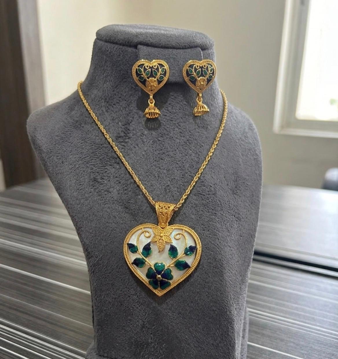 Neckless-SS-N-DKN2592BLGW